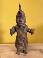 Skulptur Figur Bronzefigur alt mit Gebrauchsspuren