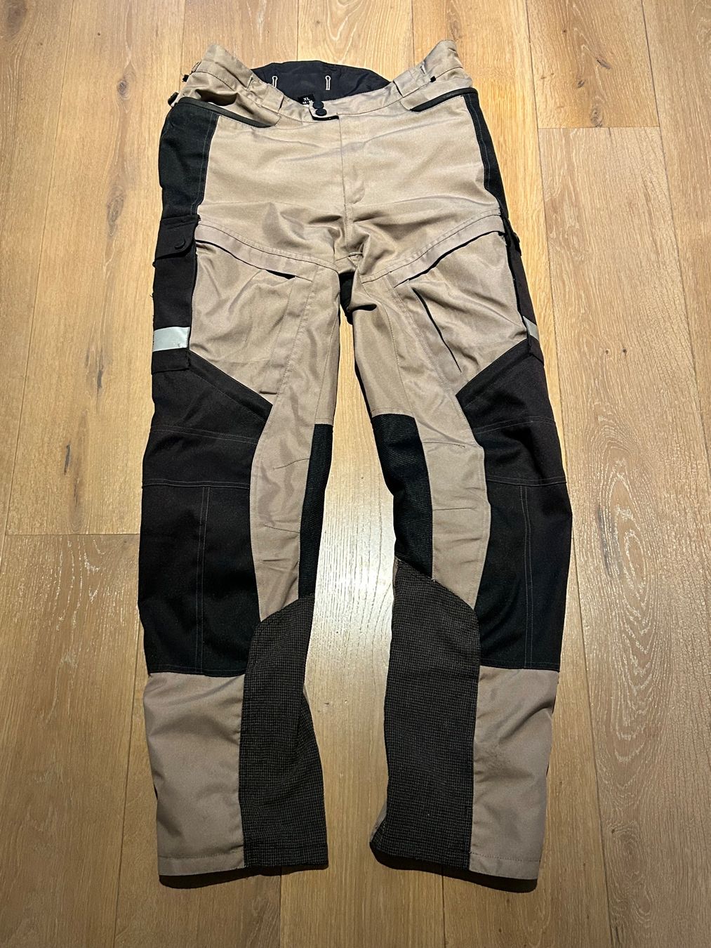 Lotti di vestiti: Vestes et pantalons de moto – Usato da begnins venduto da patoch55 1