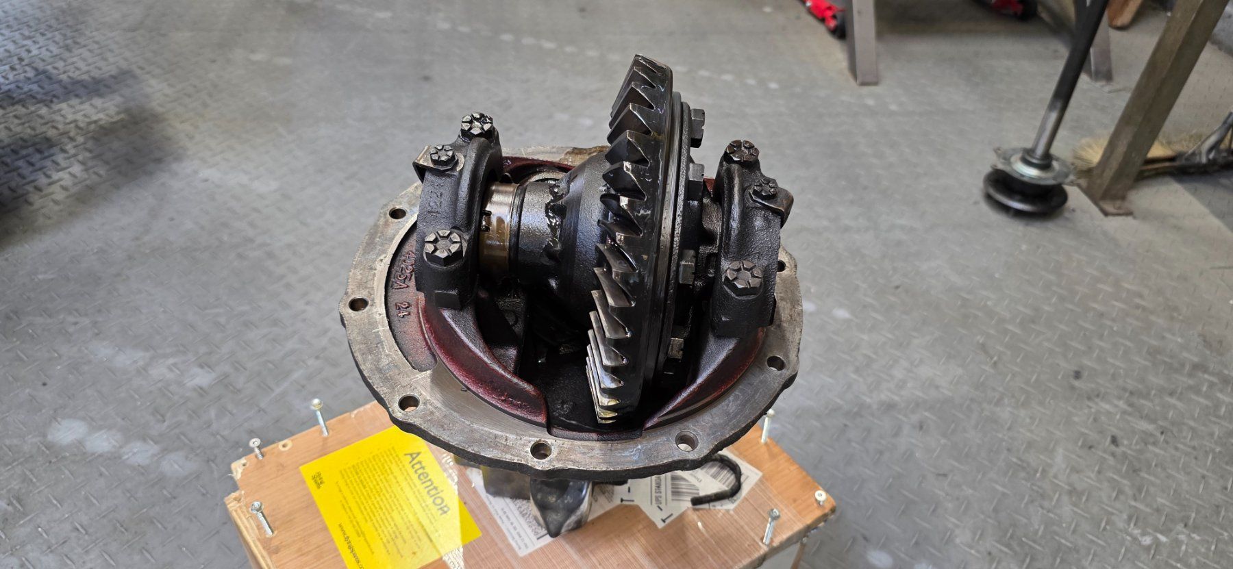 Ford Tutti pezzi di ricambio auto: Ford 9 Zoll Differential "Third Member" – Usato da Alpnach Dorf venduto da inf_bz25 5