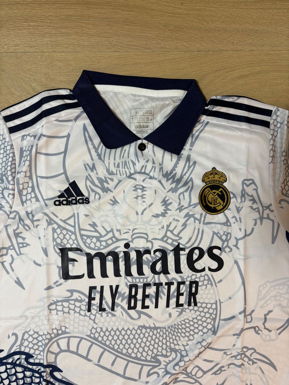 Real Madrid Canottiere & Pantaloni: Real Madrid special Edition Trainingshirt Weiss – Nuovo (secondo la descrizione) da Au SG venduto da hal_k95b 1
