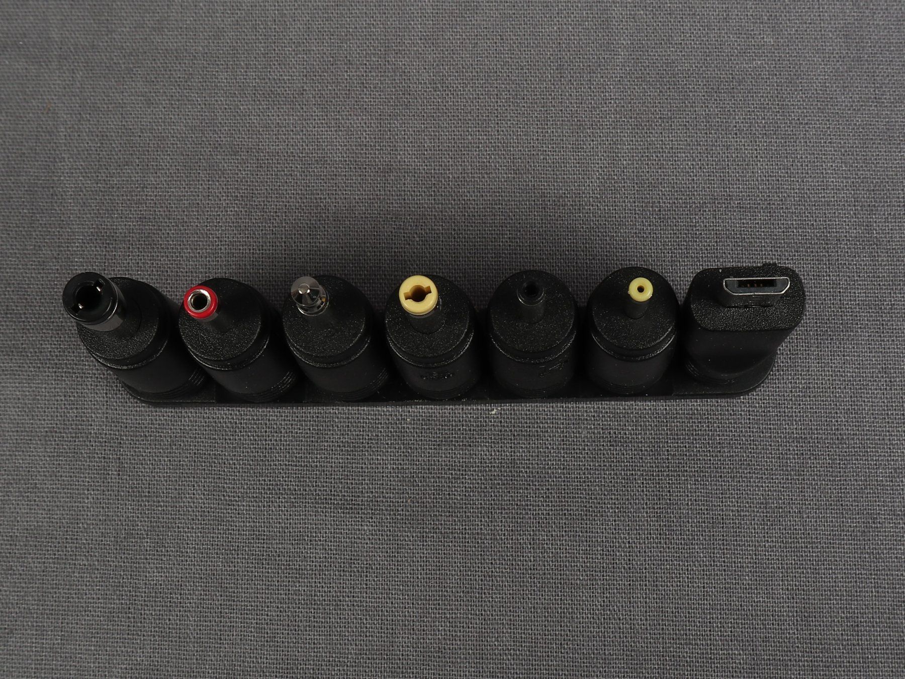 Lecteurs & Adaptateurs: LOGILINK A3-12 V Universal Power Adapter – Neuf (Voir description) à Steinen par Restwert_Steinen 4