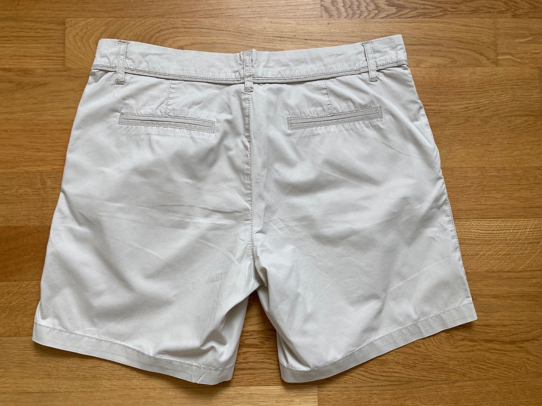 Promod Hosen: Promod Bermudashorts beige Gr. 40 neuwertig – Gebraucht aus Zürich von hauszwoelf 1