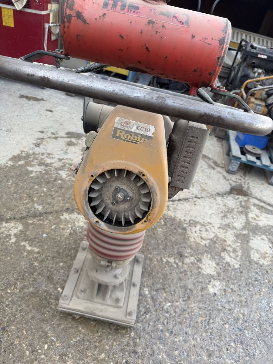 Tutte le macchine: Vibrationsstampfer – Difettoso da Niederbipp venduto da baggerch 3