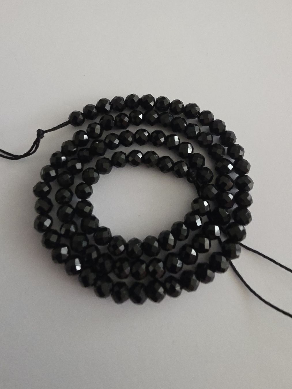 Mineralien & Heilsteine: Onyx schwarz facettiert ca. 4mm. Strang – Neu und originalverpackt aus Menziken von Mirager 3