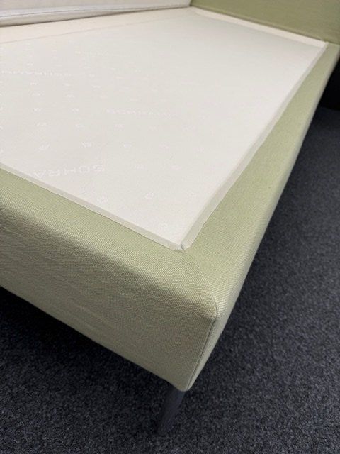 Betten: SCHRAMM Bett Basis 18 mit Kopfteil Change, 180x200 – Neu (gemäss Beschreibung) aus Winterthur von Schlafpunkt 3