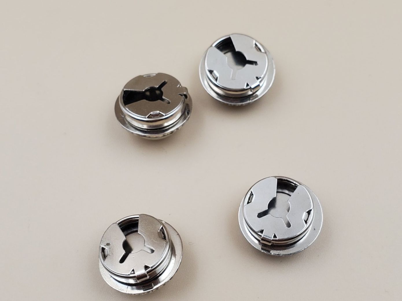 Bottoni: 4 couvre boutons vintage – Usato da Rennaz venduto da La_malle_du_dauphin 2