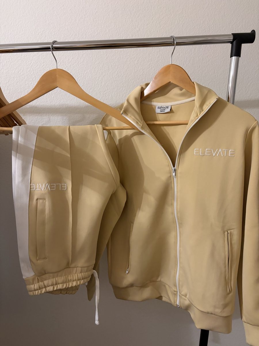 Costumes: Elevate Trainingsanzug S – Neuf (Voir description) à Luzern par fer_5lyj
