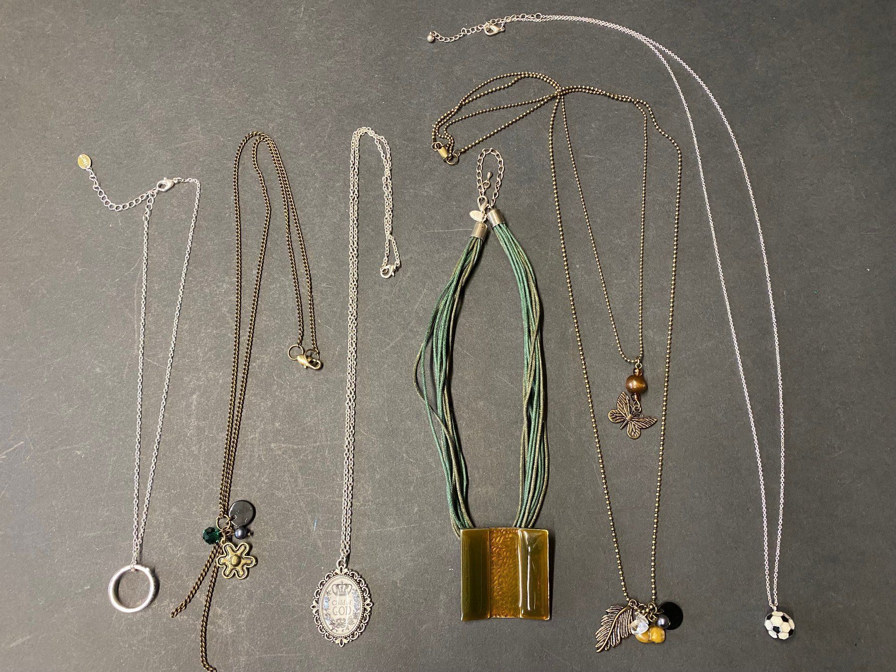 Autres bijoux: Modeschmuck Lot, 6 Kette und 1 Ring – D'occasion à Schaffhausen par sparzone 1