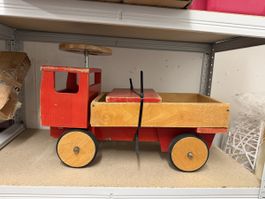 Kinderlaufhilfe Lastwagen