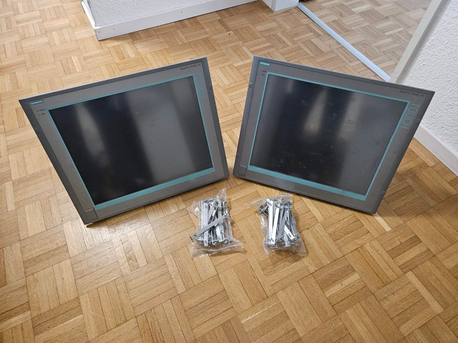 Siemens Elektronikbauteile: 2-Stk.  SIEMENS SIMATIC HMI IPC677C 19" Touchscreen – Gebraucht aus Dagmersellen von pejka