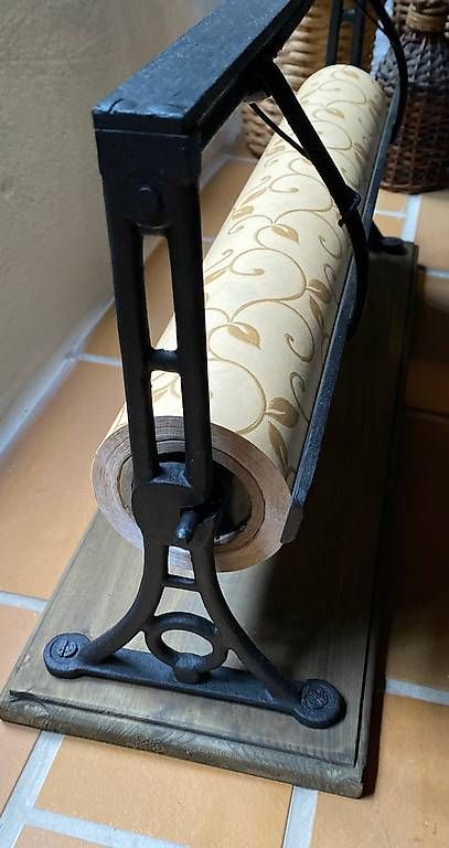 Tous les outils: Papierabroller antik restauriert mit Papierrolle 50cm – D'occasion à Buchs SG par rosadoro1973 1