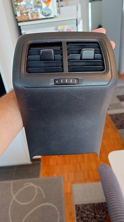 Tutti pezzi di ricambio auto: Luftausströmer-Element VW Golf 7 Variant  – Usato da Effretikon venduto da mirsad.z