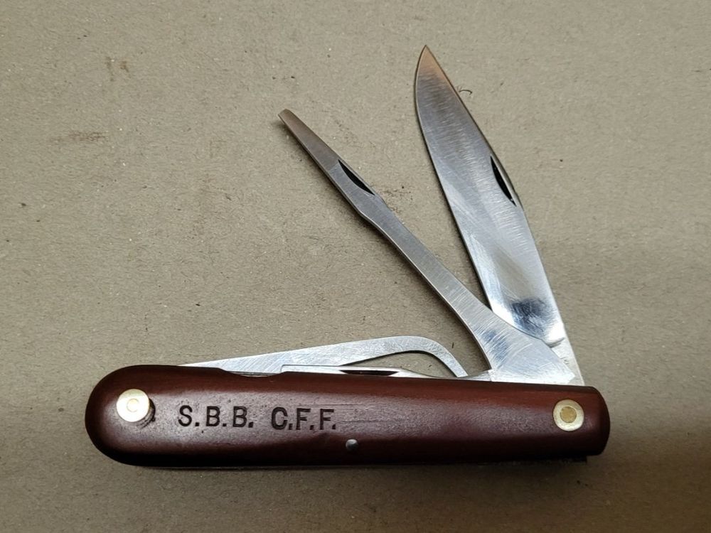 Victorinox TiKeeper Rouge - Couteau Multifonctions Rare - Pile Neuve - Collection