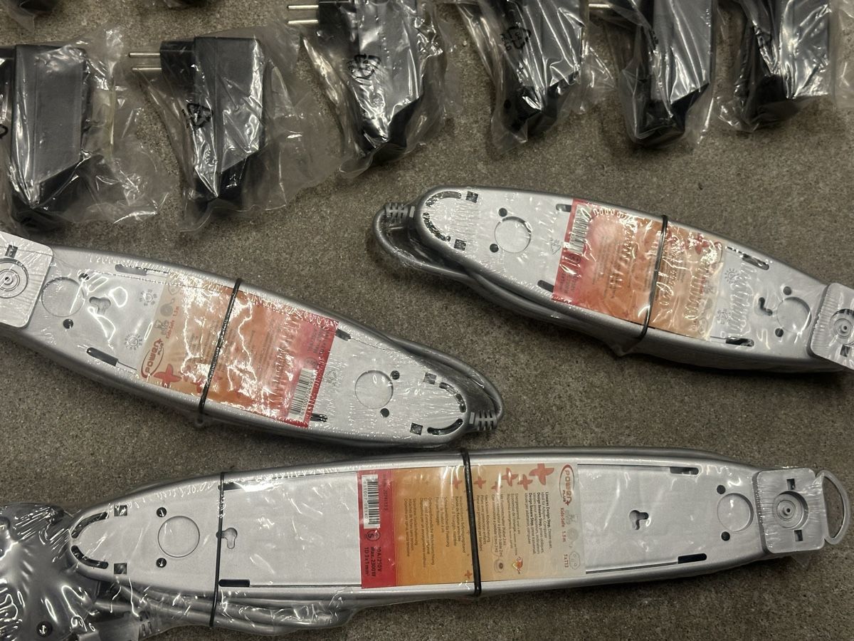 Spine: Abzweigstecker und Steckerleisten Set – Usato da Deitingen venduto da Himhip 2