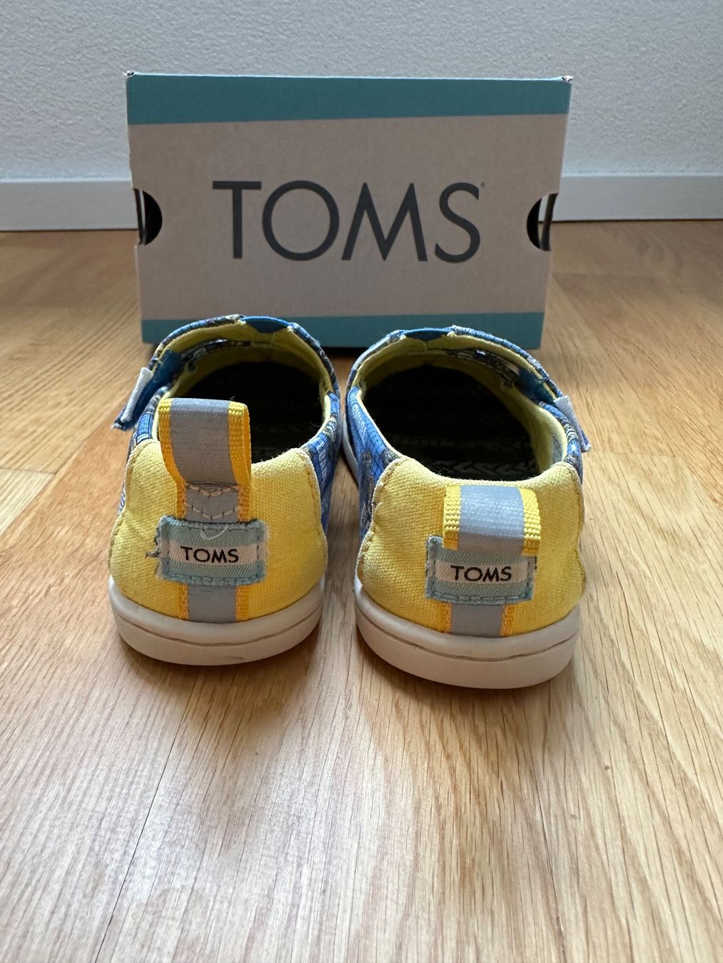 Toms Scarpe per ragazzi: TOMS Kinderschuhe, Grosse 22, cooles Bagger Design! – Usato da Unterägeri venduto da StefanGekko 2