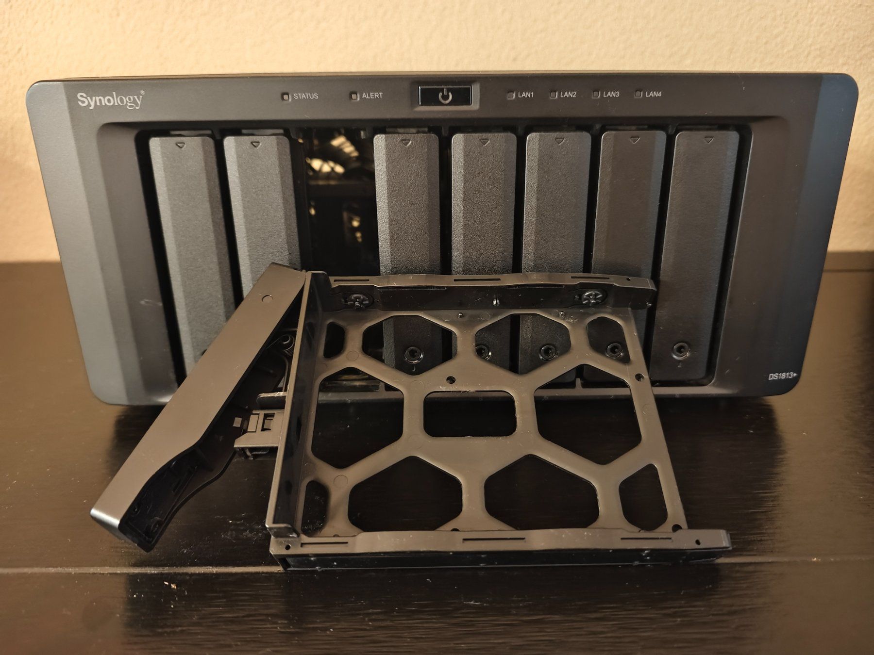 Synology Serveurs: Synology DiskStation DS1813+ 8-Bay NAS – D'occasion à Spreitenbach par des_y2gw 1