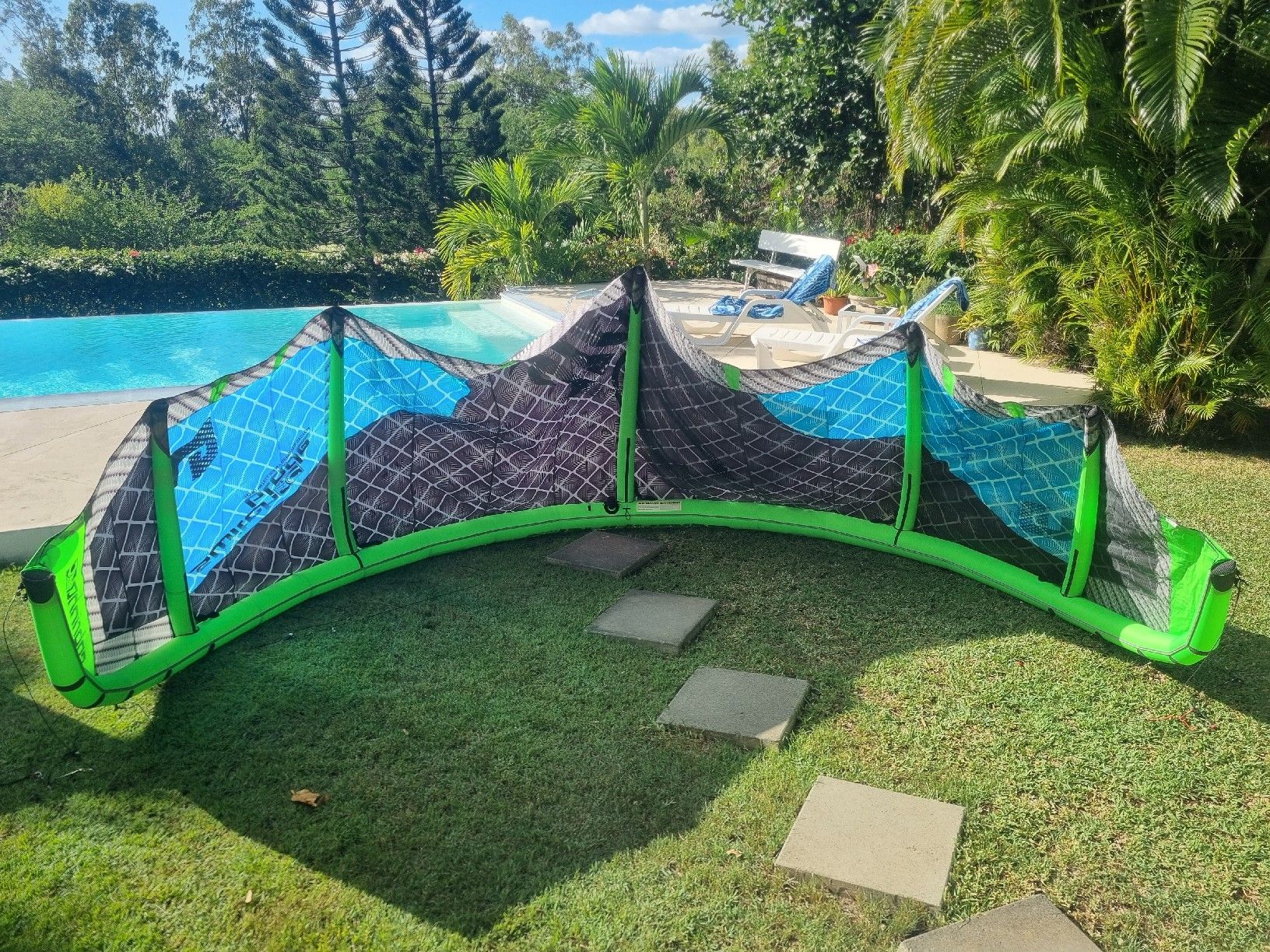 Aquilone: Kitesurf-Set Cabrinha Switchblade 9m, Trapez, Bar, Pumpe, .. – Usato da Wünnewil venduto da Utan8 6