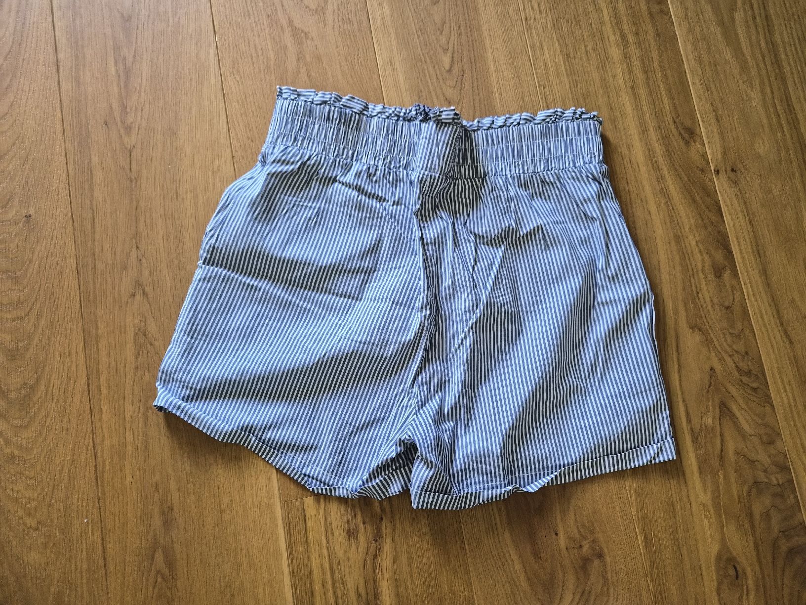 Only Pantaloni: Only Kurze Hose mit Streifenmuster, Gr. XL – Usato da Schwarzenberg LU venduto da LadySecondhand 2