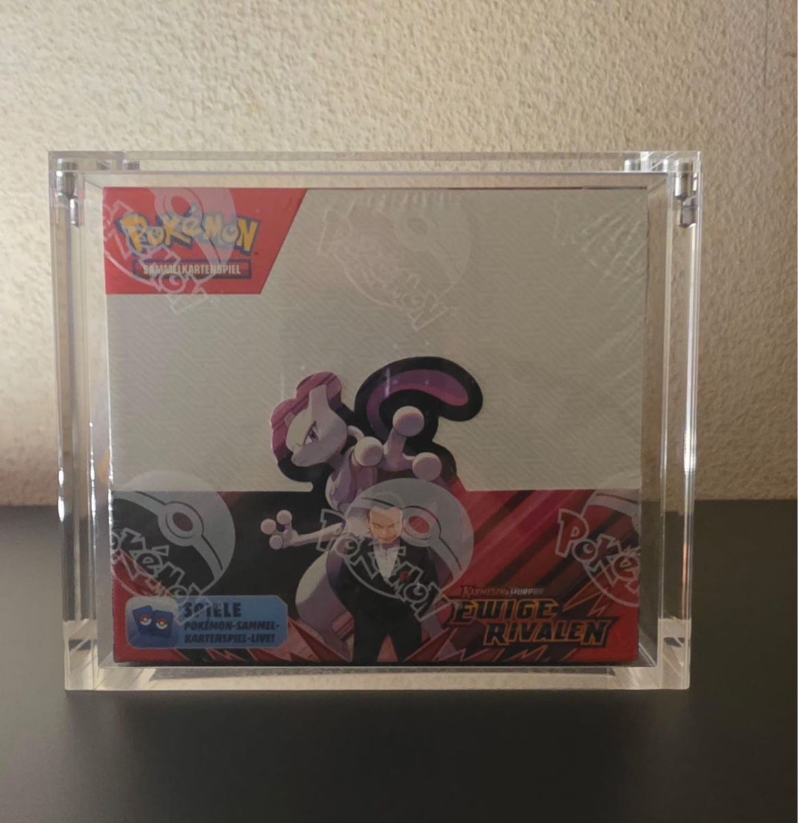 Pokémon Carte collezionabili: Pokémon Ewige Rivalen Box DE mit Acrylbox – Nuovo (secondo la descrizione) da Winterthur venduto da Bursa.16