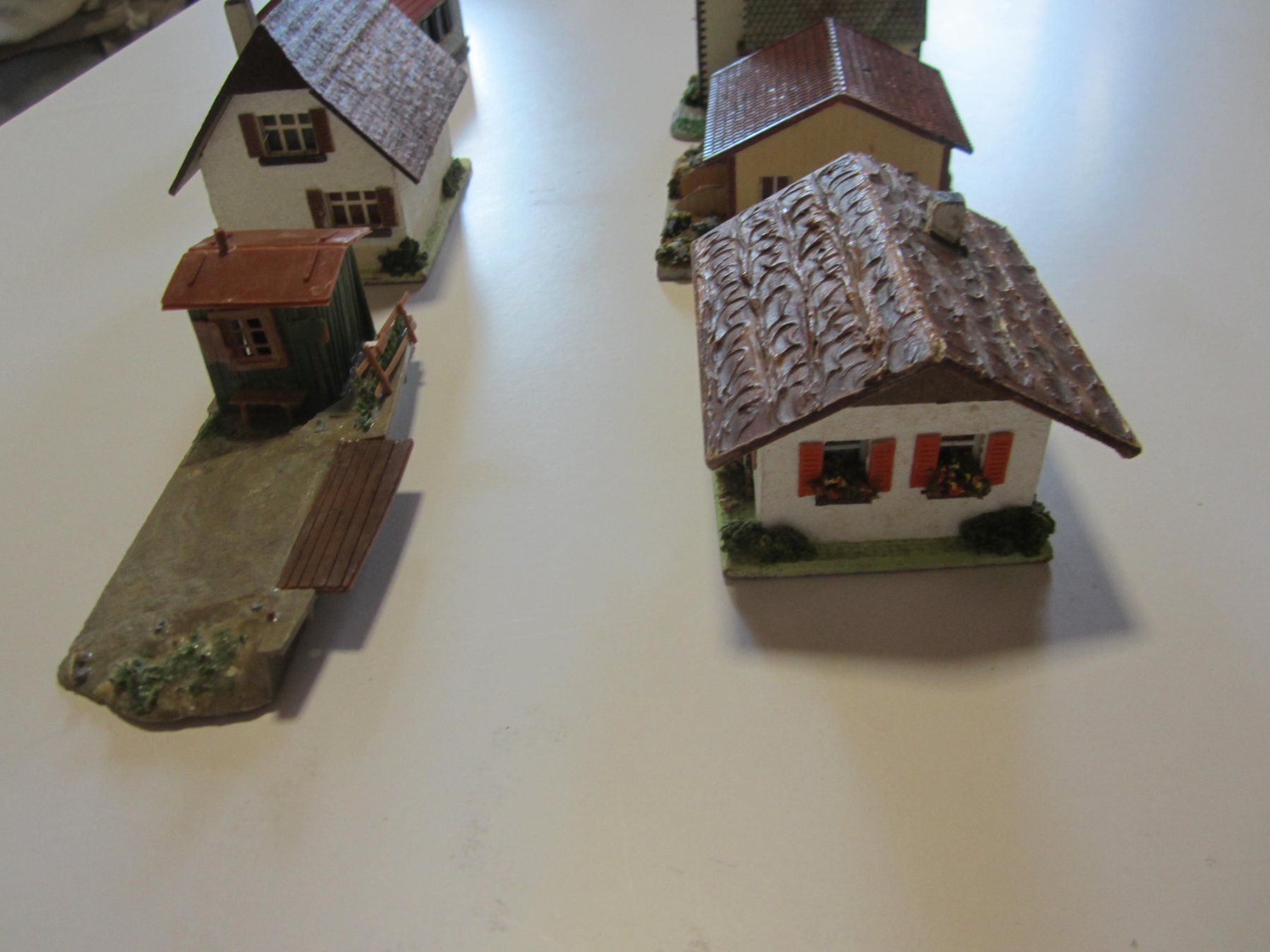 Modelleisenbahnen: Trains modélisme maisons – Defekt aus Tramelan von Tors 5