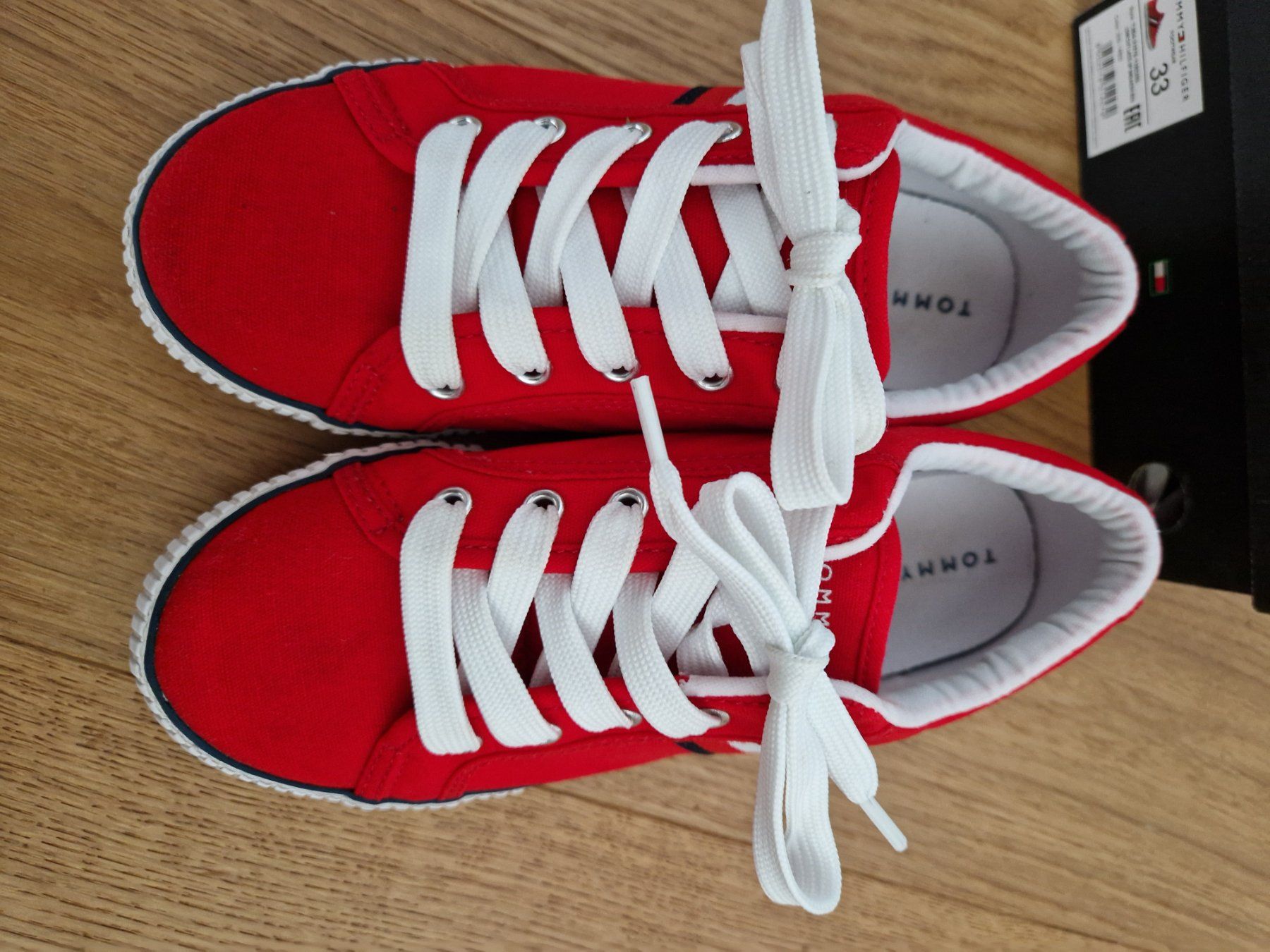 Tommy Hilfiger Scarpe per ragazzi: Stoffschuhe Thommy Hilfiger Gr. 33 – Nuovo (secondo la descrizione) da Davos-Dorf venduto da Bpelikan 1