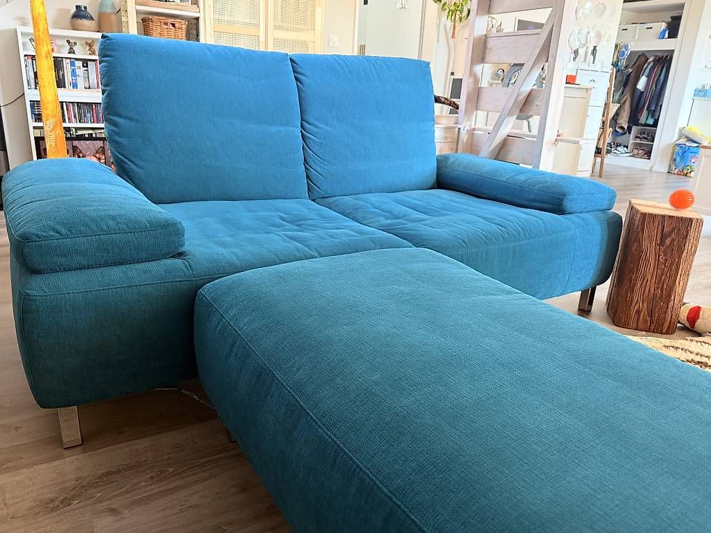Divani: 2er Sofa mit Stoffbezug und Hocker – Usato da Schlatt TG venduto da Rusty0 2