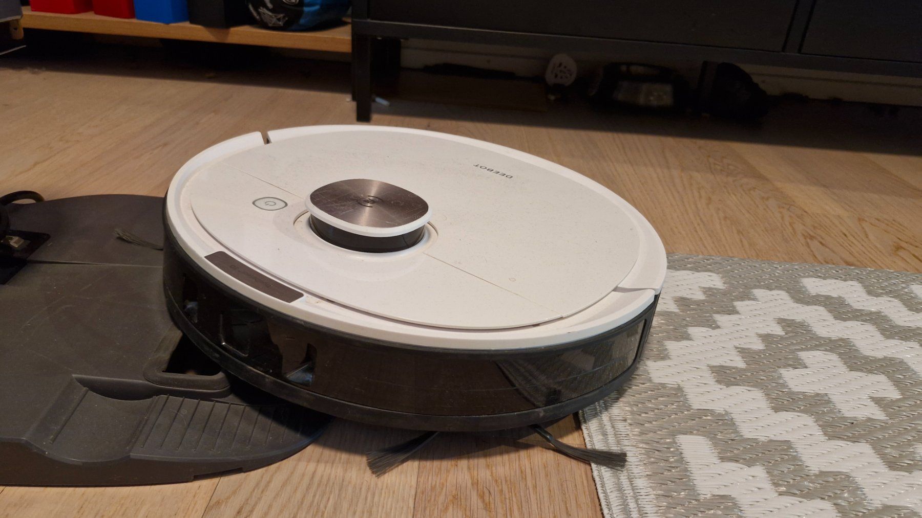 Ecovacs Aspirapolveri & Accessori: Ecovacs Deebot Ozmo T8 Saug und Wischrobotor – Usato da Schlieren venduto da Dani.r.c 3