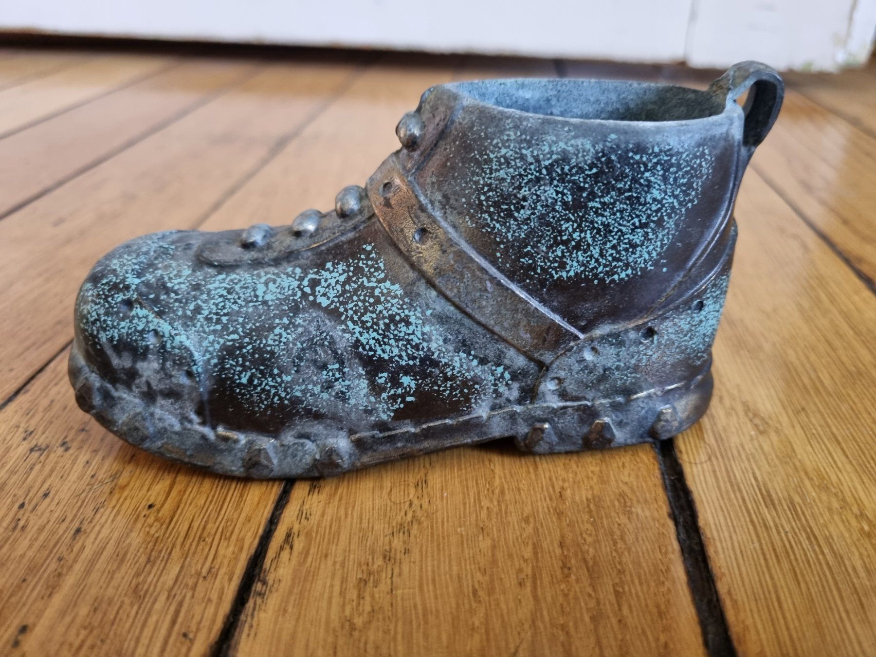Aschenbecher: Schuh-Aschenbecher  oder Vintage, patiniert. Selten! – Gebraucht aus Schaffhausen von Leveron13 4
