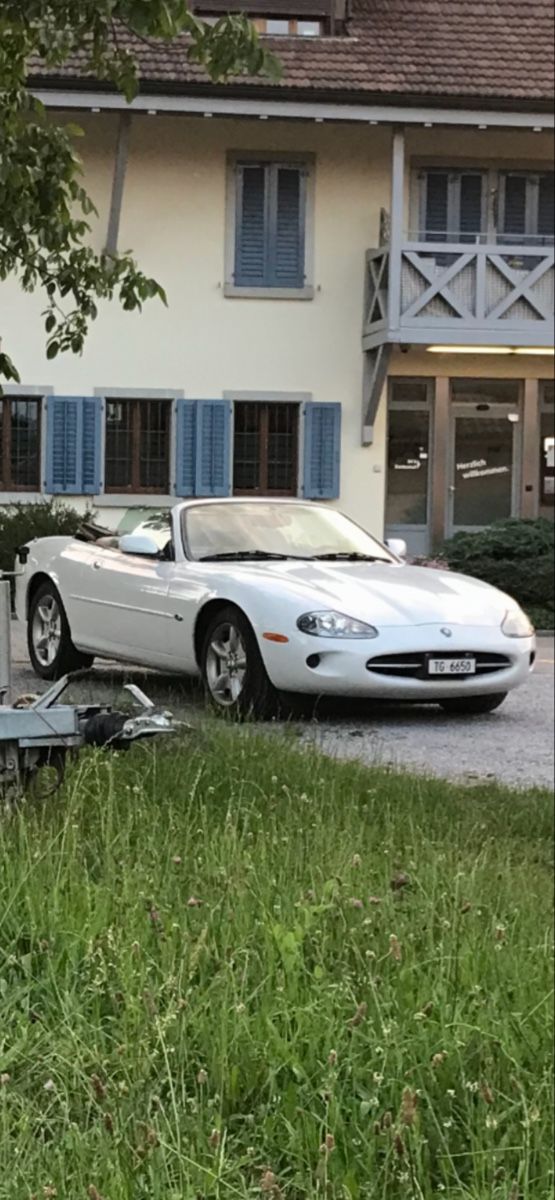 Jaguar Automobili: Jaguar XK8 Convertible – Difettoso da Steckborn venduto da motorschuppen 1