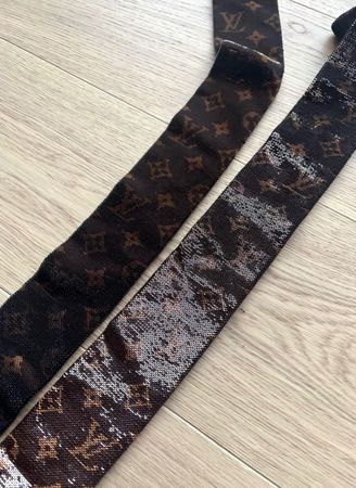 MOST WANTED - LOUIS VUITTON Monogram Schal mit Pailletten