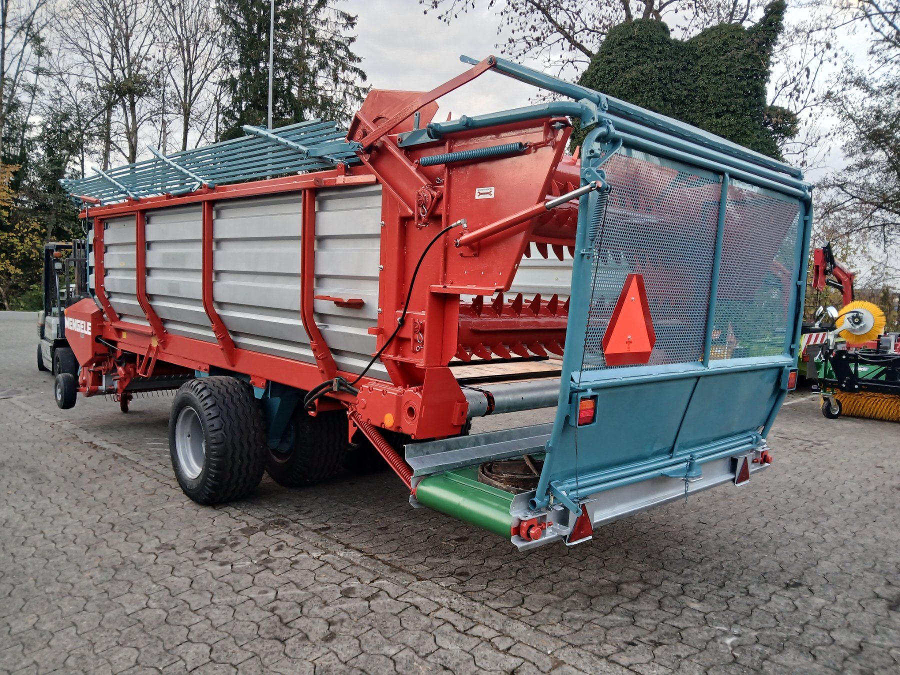 Mengele Tutte le macchine: Ladewagen – Usato da Hagenwil venduto da Wclaas 1
