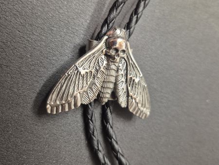 11) Bolo-Tie Westernkrawatte Totenkopffalter Silber Neu