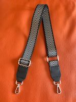 Schulterriemen (Schwarz mit Silber Streifen) “Silber Haken“