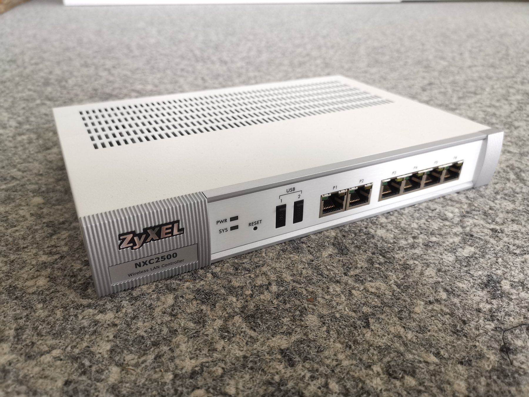 Firewall: ZyXEL WLAN-Controller NXC2500 + 2x Access Point – Usato da Zürich venduto da L-and-A 2