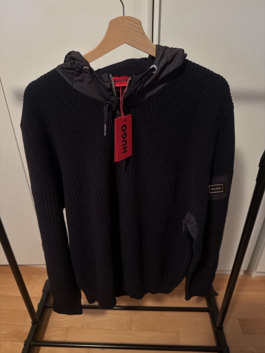 Hugo Boss Pulls & Sweat-shirts: Hugo Boss pullover con cappuccio é cerniera sulla gola – Neuf (Voir description) à Sementina par bru_vpp5