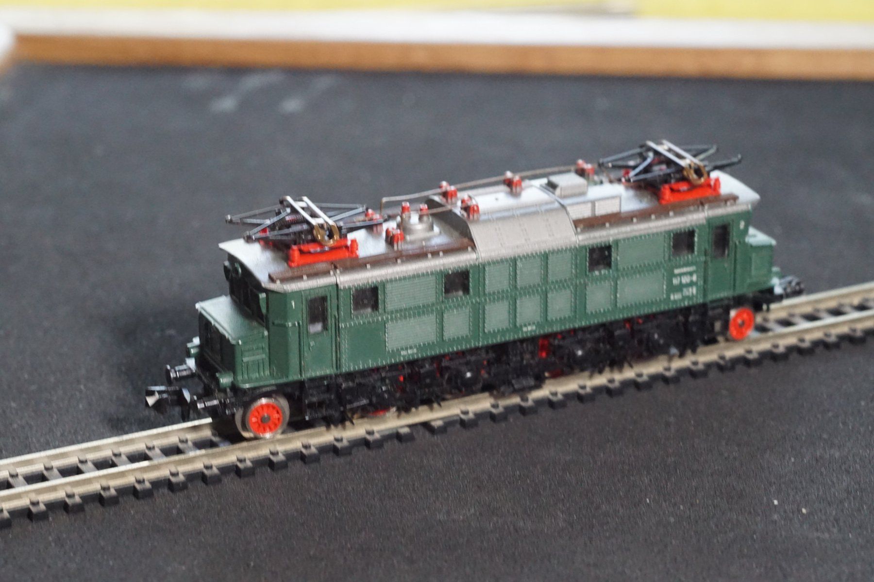 Modellini di ferrovie: DB BR 117 120-6 grün Spur N – Usato da Gränichen venduto da iknow