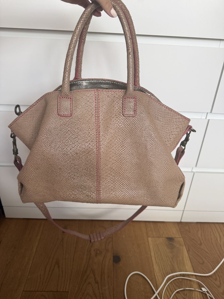 Liebeskind Taschen für Damen: Liebeskind Tasche beige mit pinker Naht – Gebraucht aus Volketswil von azypazy