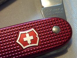 Schönes Werbe Messer Sackmesser VICTORINOX Alox rot vessazch