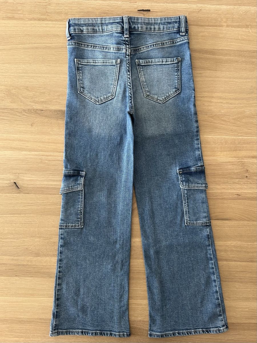 H&M Hosen: Jeans Bootcut Leg Gr.134 H&M – Gebraucht aus Naters von Gemschhtte