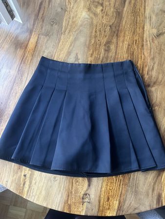 Schwarzer Faltenrock ZARA Gr. XS Sommerrock mini hosenrock
