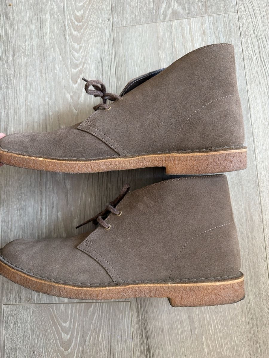 Clarks Scarpe da uomo: Bottines desert boots Clarks marron suede taille 44.5  – Usato da Forel (Lavaux) venduto da vuf_rdl9 1