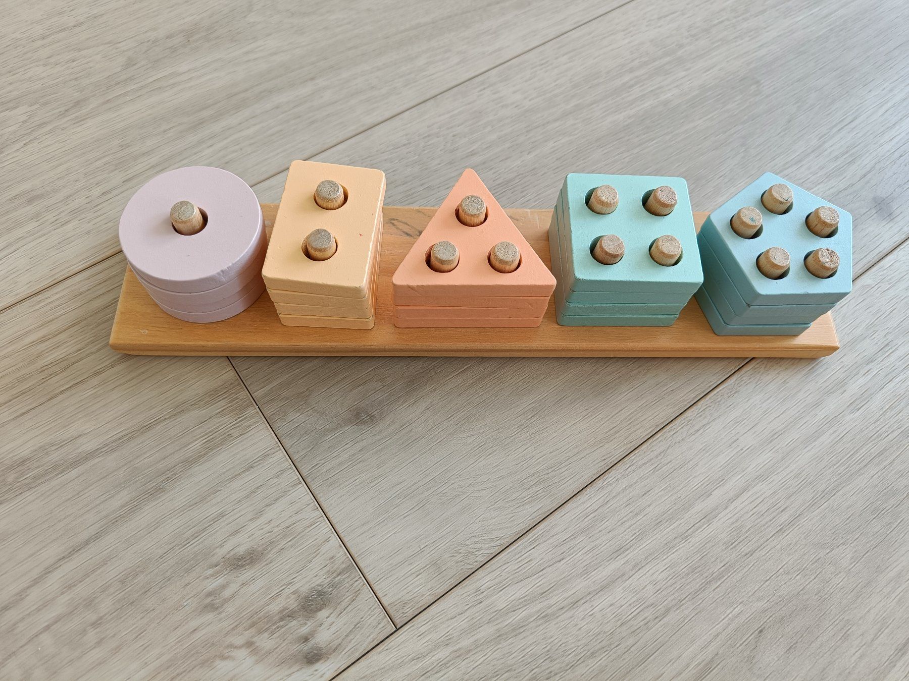 Giocattoli: Holz Stapelspiel Form Sortierer Pastel Farben – Usato da Egolzwil venduto da Mirjam24 1