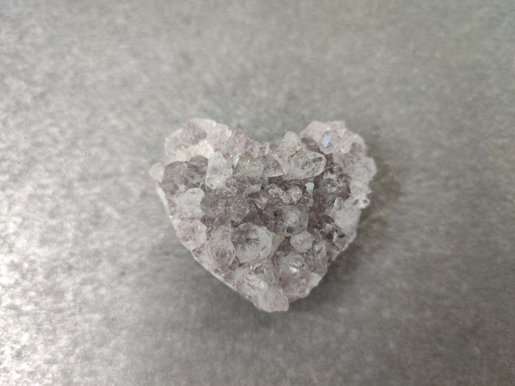 Minerali & Pietre curative: Amethyst Geode in heart form – Nuovo (secondo la descrizione) da Sursee venduto da Re.joy