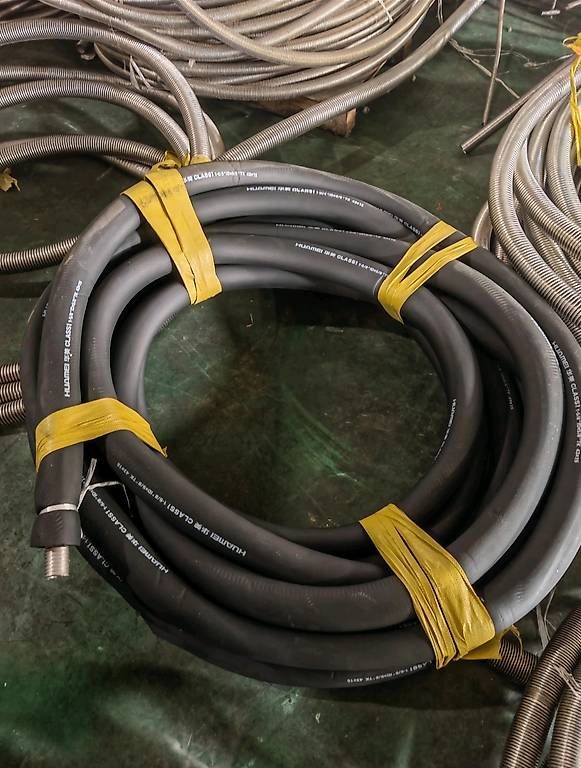 Tuyaux & tubes: Spiralrohr DN32 isoliert – D'occasion à Oberarth par dar_hrv6