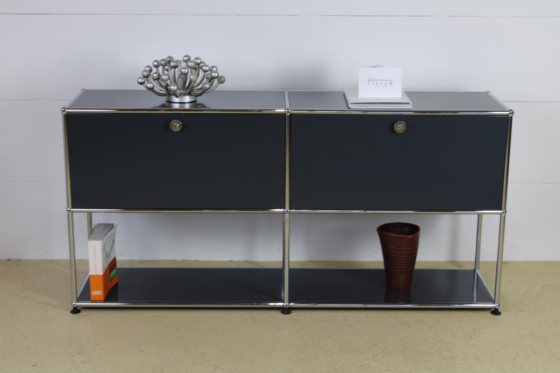 USM Cassettiere: USM Sideboard in Anthrazitgrau, Umbau möglich – Usato da Meinisberg venduto da atelier_TILIJA 1