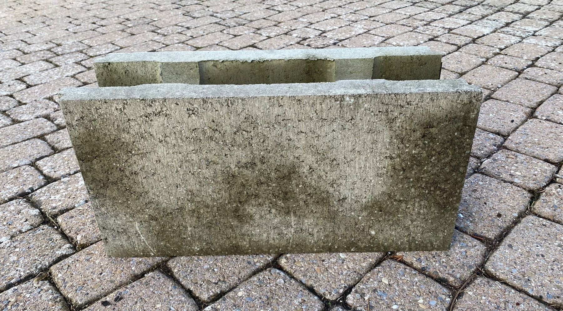 Baustoffe: Betonschalungsstein – Neu (gemäss Beschreibung) aus Balsthal von