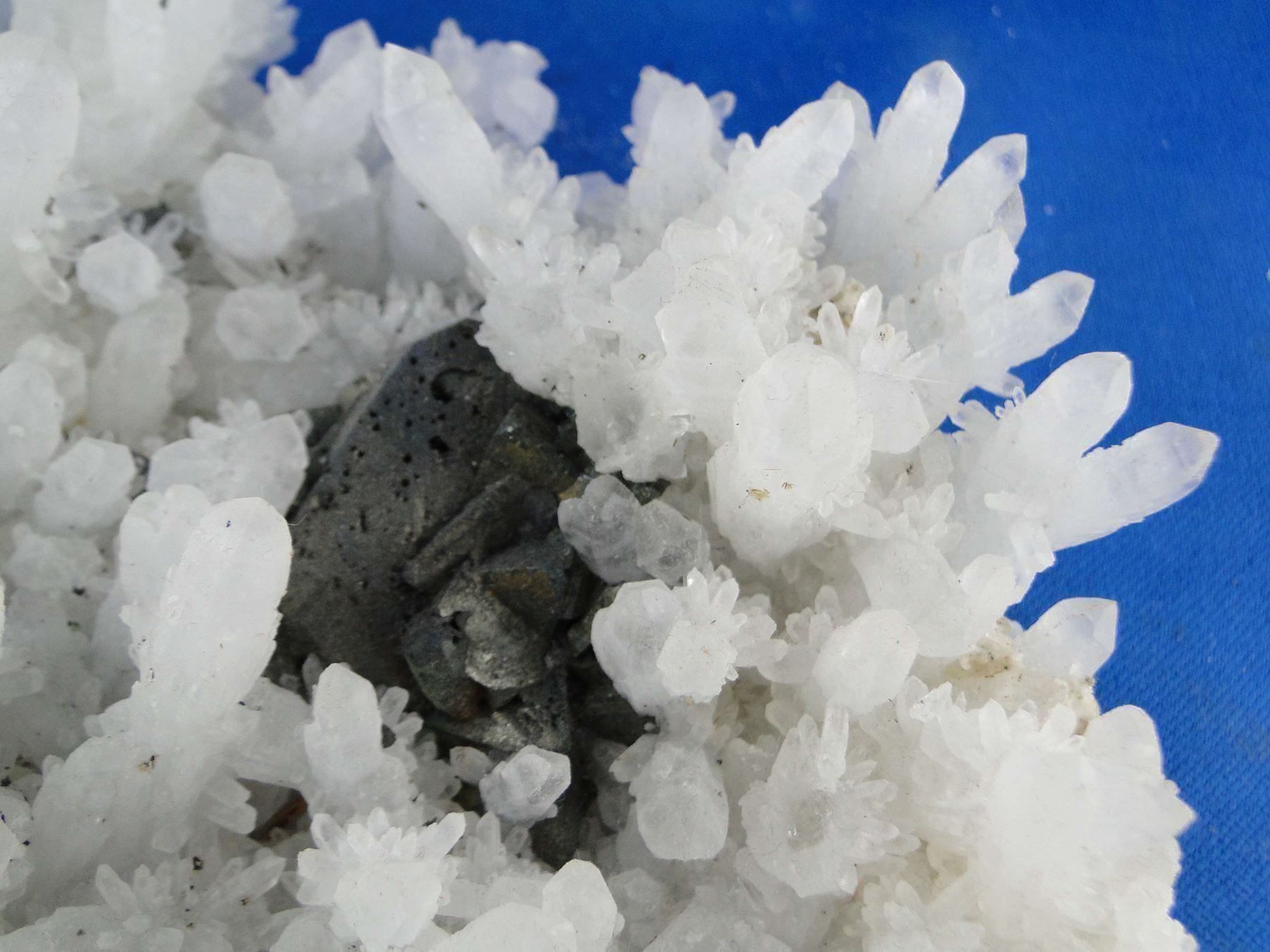 Mineralien & Heilsteine: Bergkristall mit Tetrahedrit – Gebraucht aus Schinznach Bad von Demerald 5