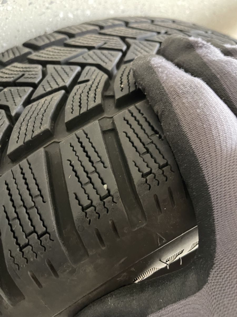 Alle Autoersatzteile: Winterpneus/Winterreifen 235 / 50R18 101V Dunlop – Gebraucht aus Zweisimmen von G-Star06 7