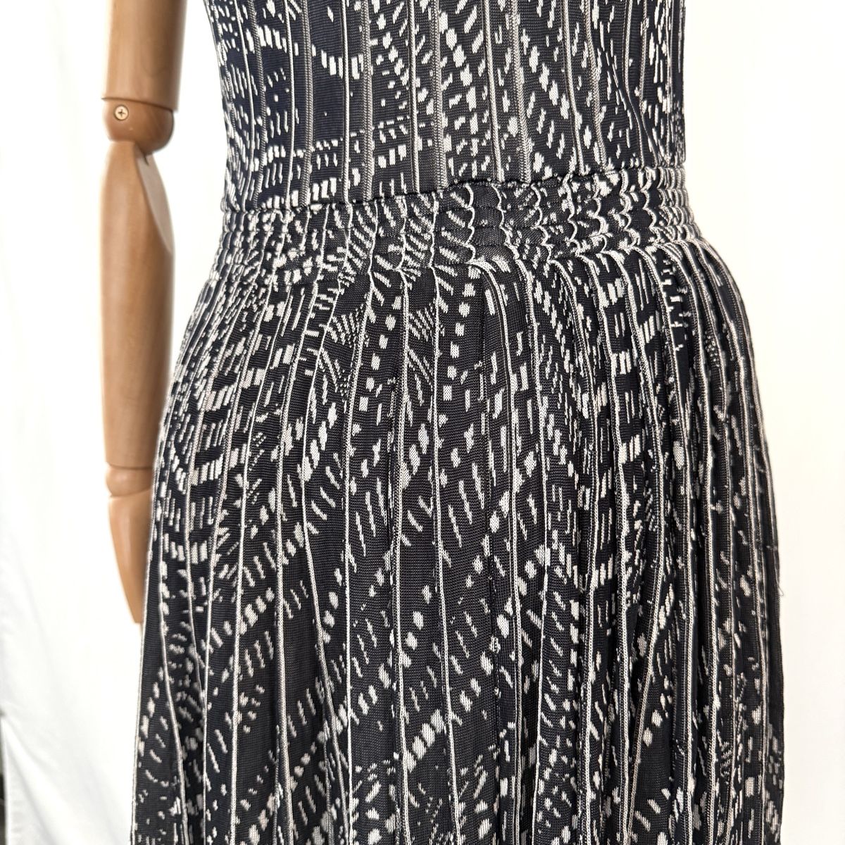 Escada Vestiti: ESCADA Viscose Dress – Nuovo (secondo la descrizione) da Emmen venduto da Colette-Juliette 5
