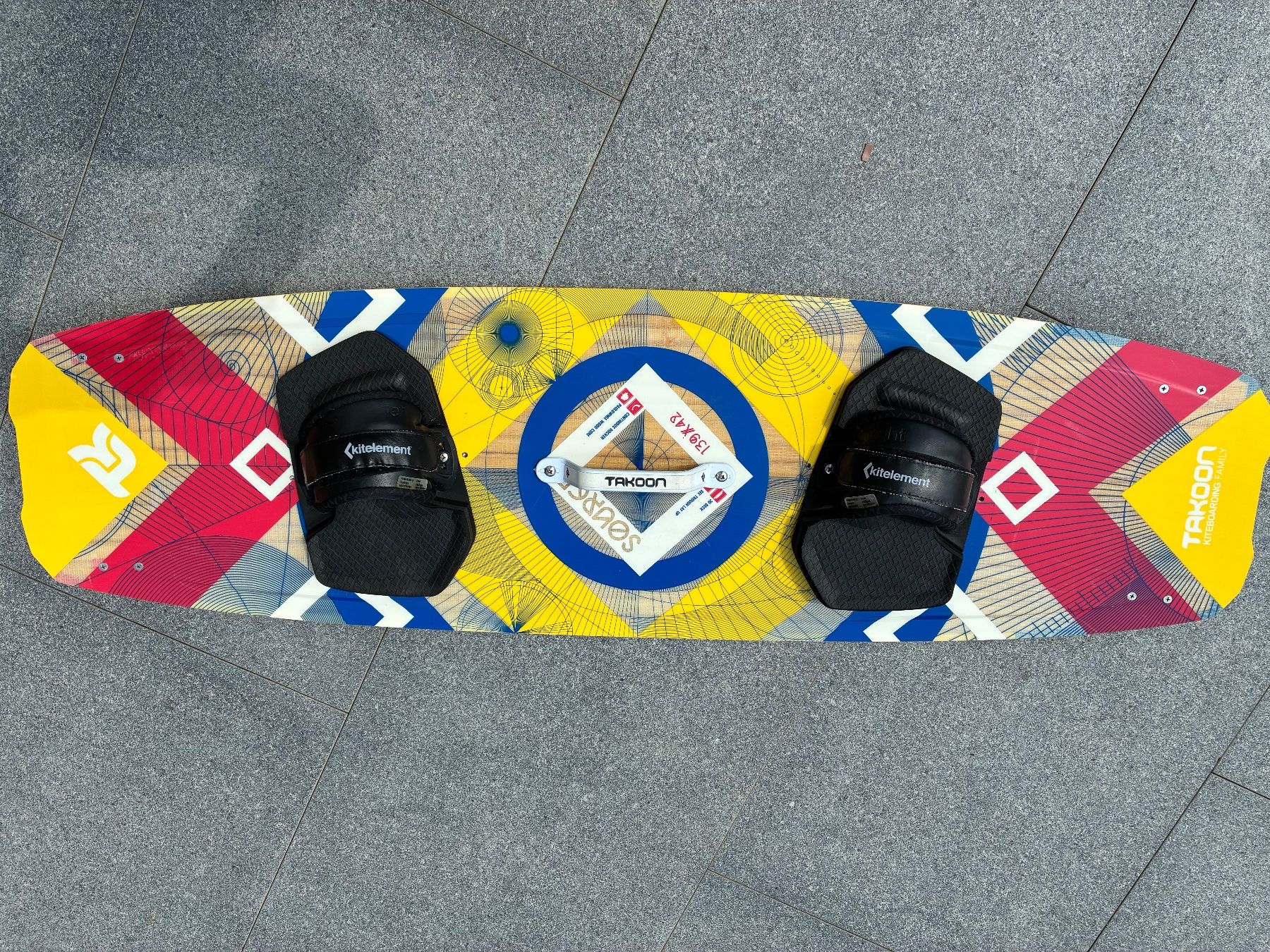 Kite: Kitesurfboard TAKOON 139x42cm – D'occasion à Nürensdorf par Oli1600